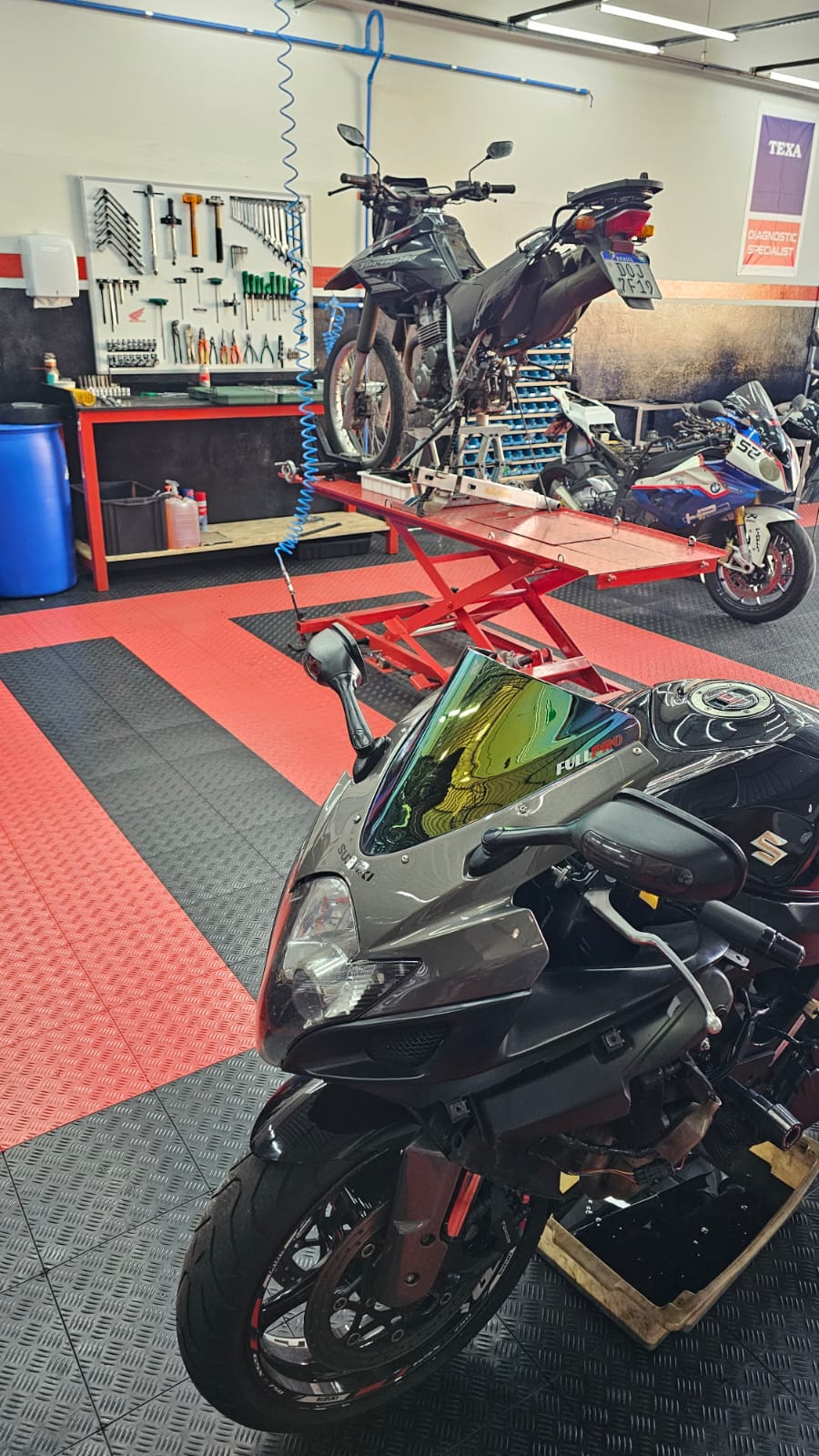 Suzuki em manutenção